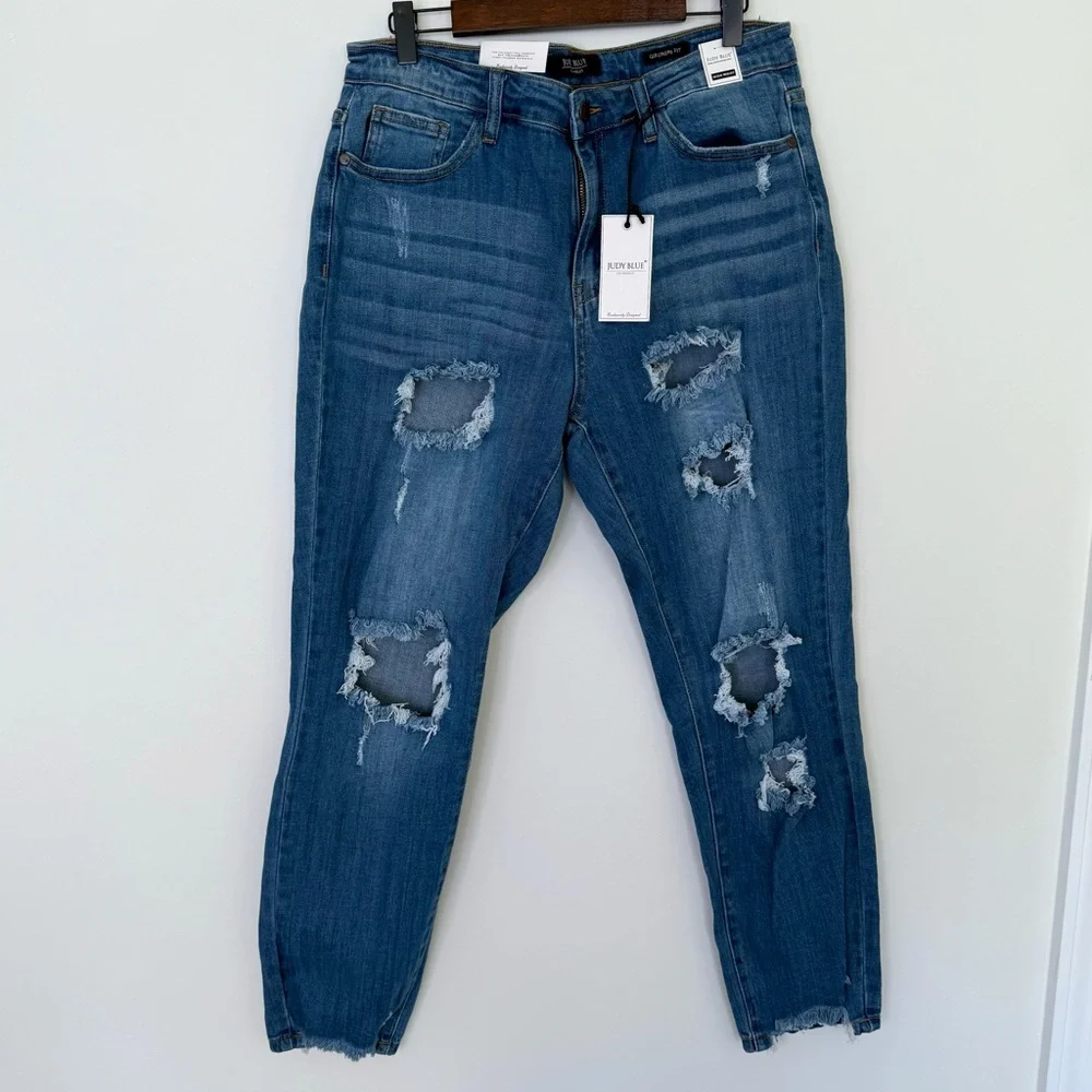 NWT Judy Blue Distressed Girlfriend Fit Light Blue Wash Jeans Size 11/30